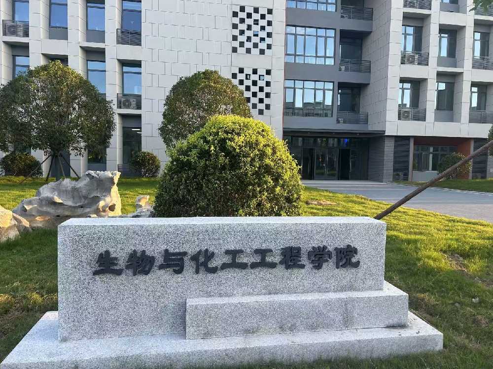渭城区扬州职业大学体育场高杆灯项目